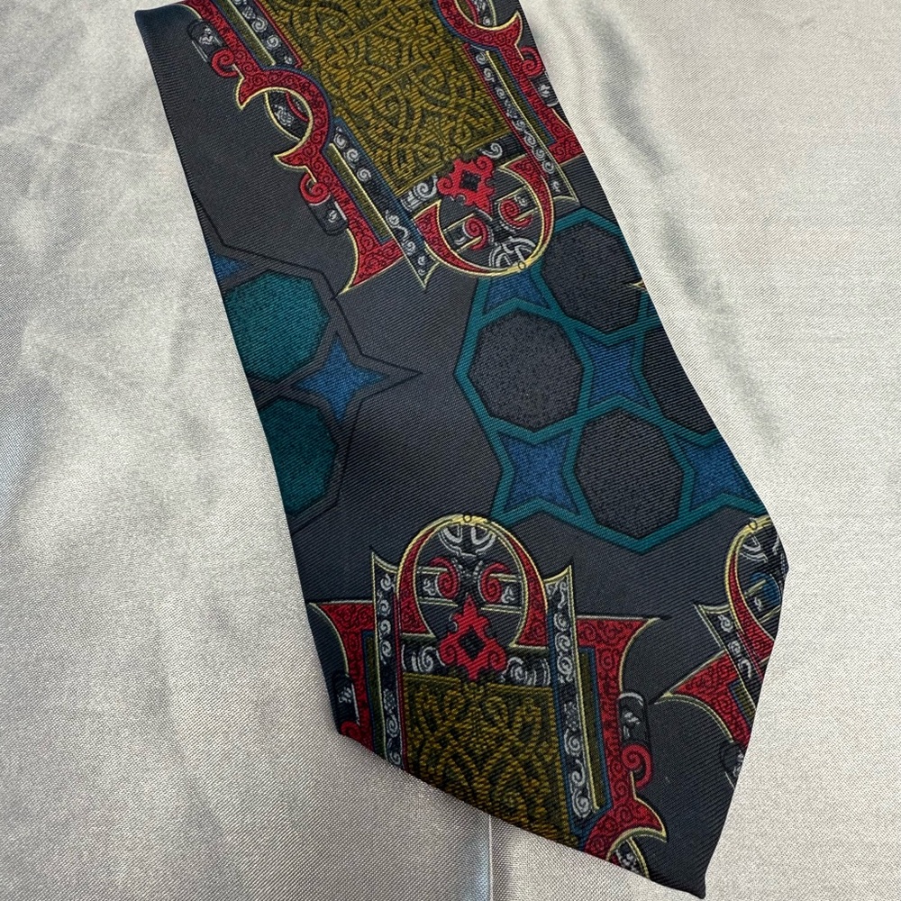 Silk Accents Vintage Style Paisley Men’s Neck Tie